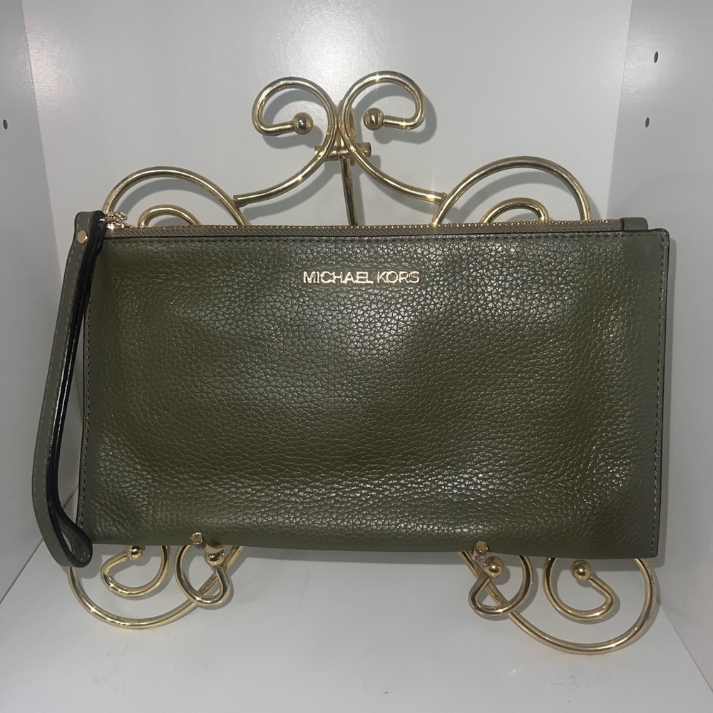 Michael Kors Clutch - Picture 6 of 8